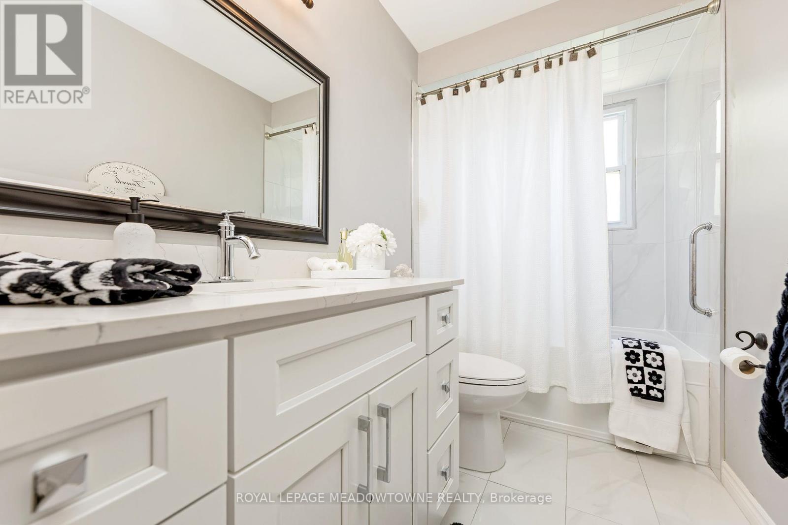 Photo 18 of 13 Blueridge Square, Brampton ON