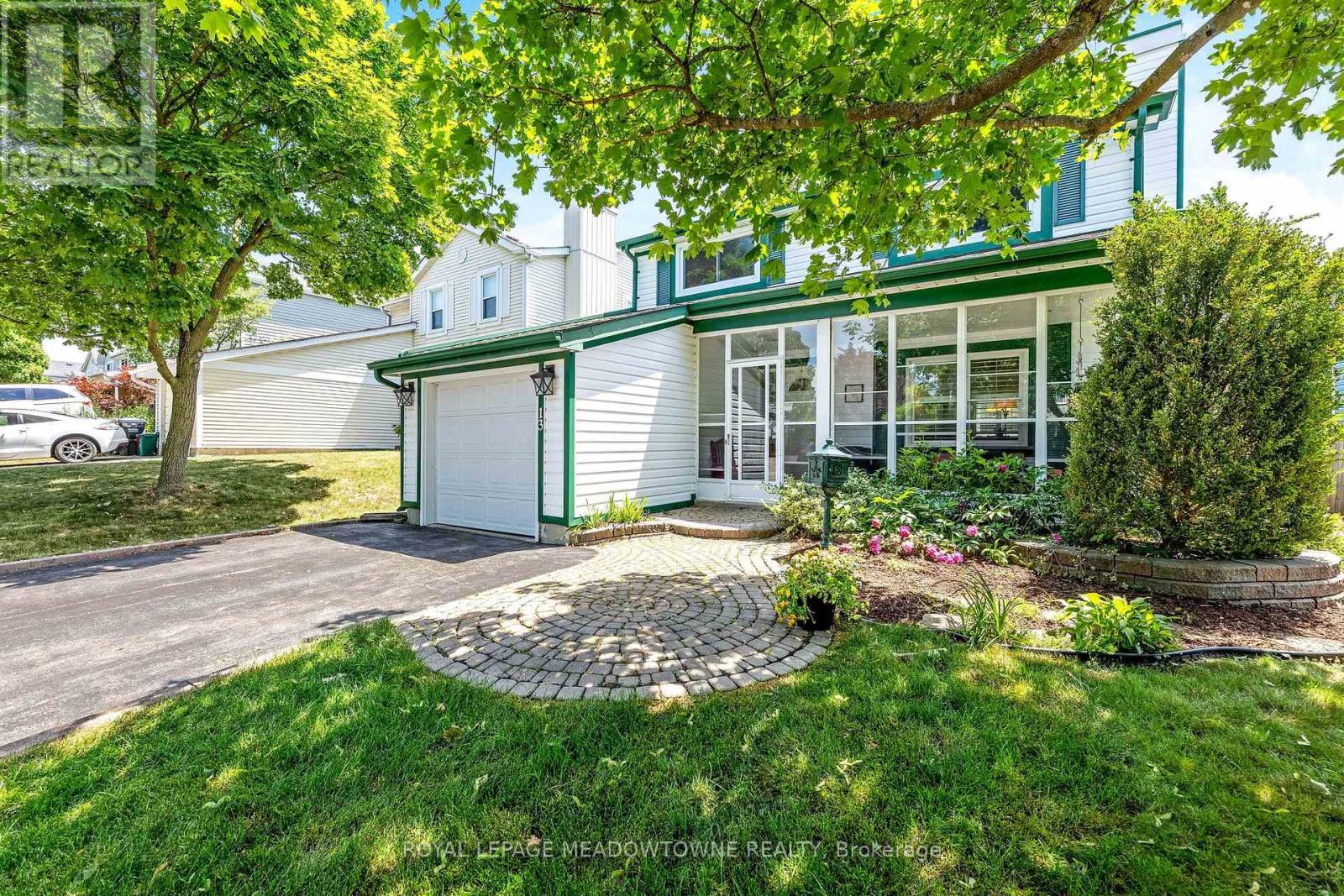Photo 3 of 13 Blueridge Square, Brampton ON