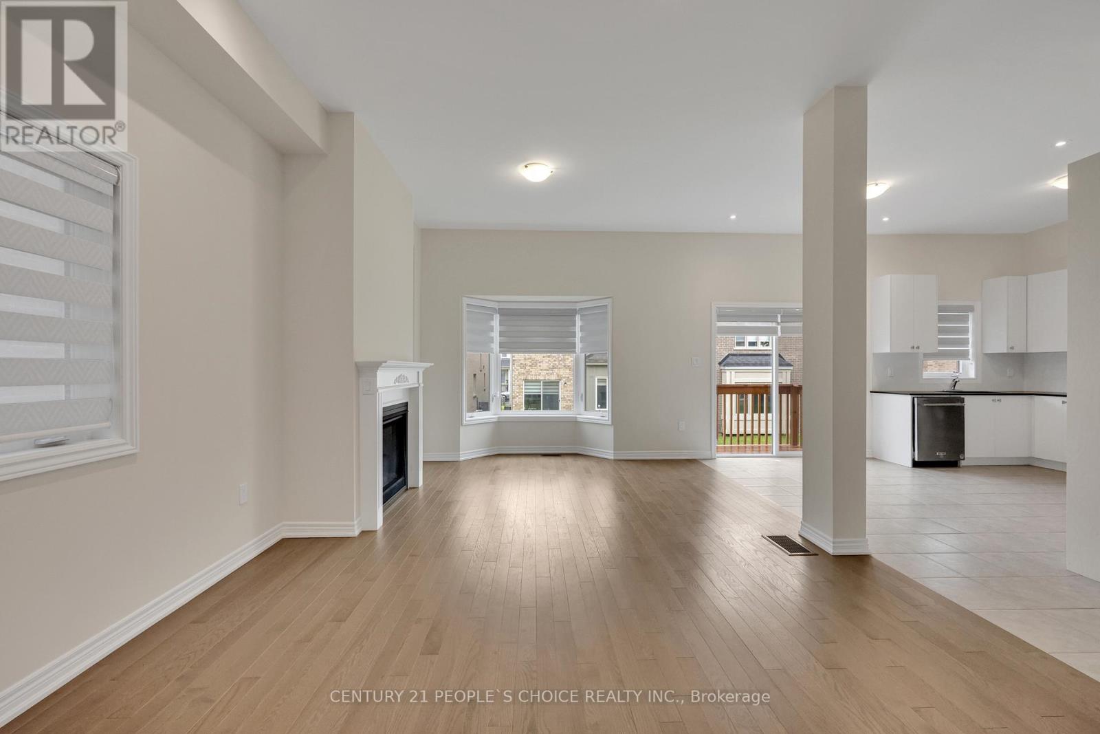 Photo 5 of 3936 Leonardo Street, Burlington ON