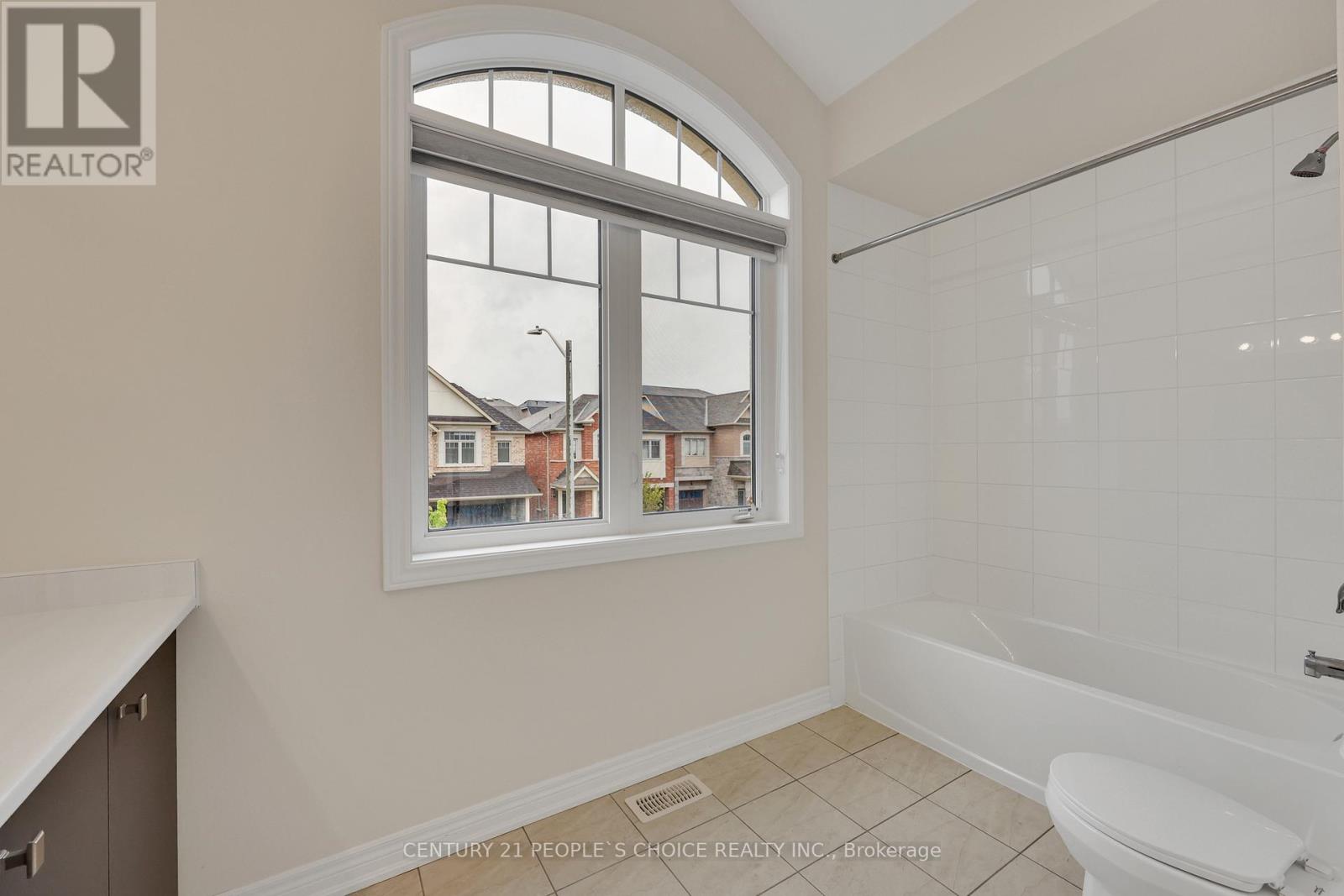 Photo 8 of 3936 Leonardo Street, Burlington ON