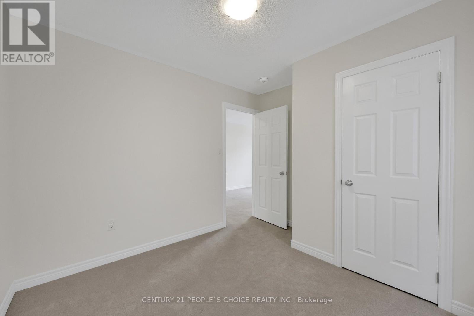Photo 4 of 3936 Leonardo Street, Burlington ON