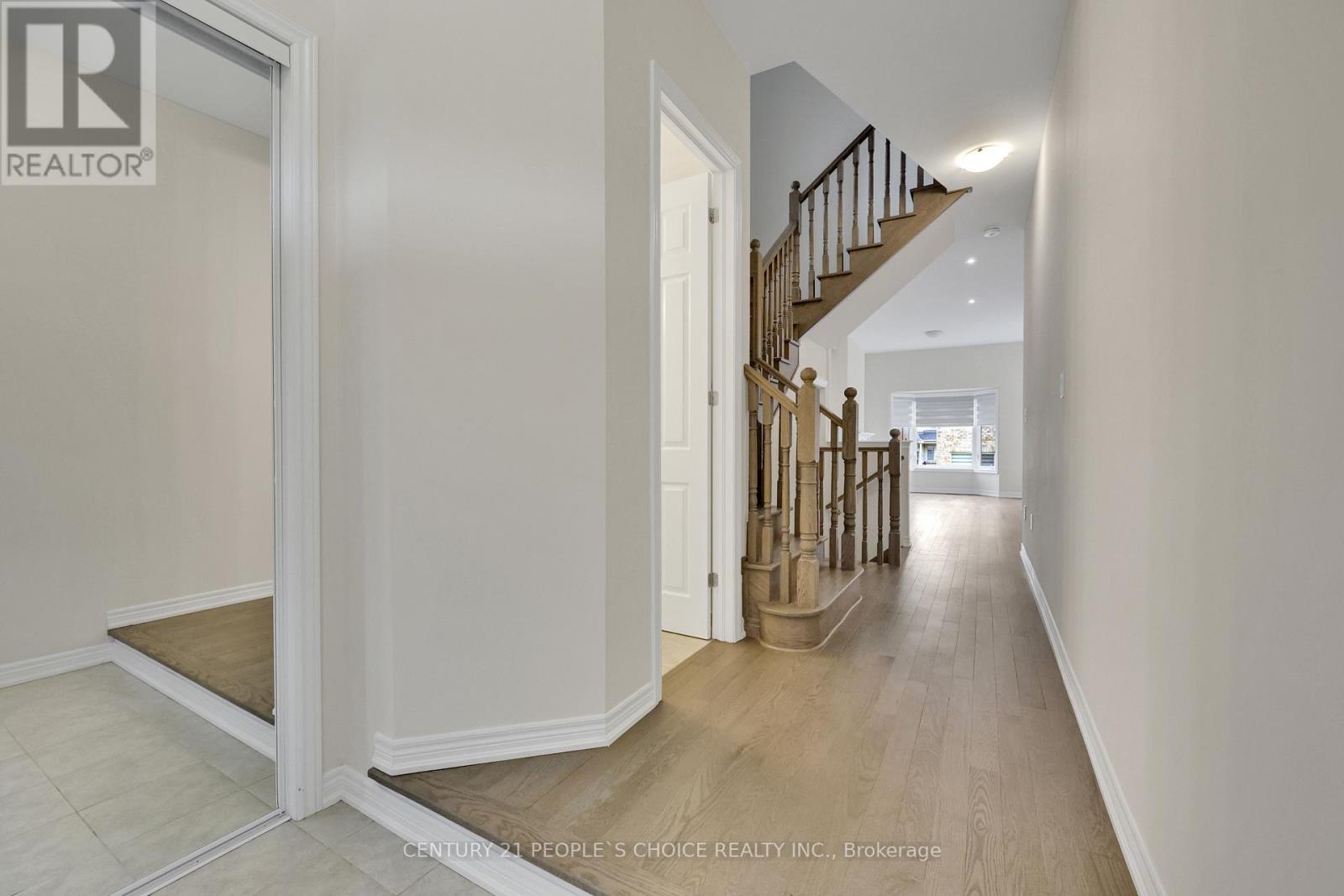 Photo 10 of 3936 Leonardo Street, Burlington ON