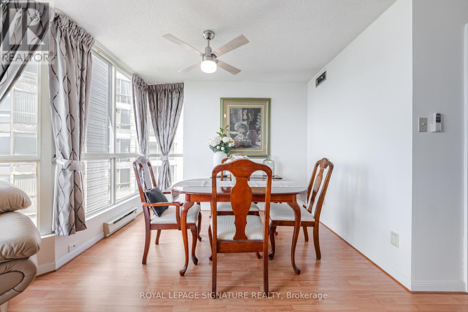 Photo 4 of 1501 55 Kingsbridge Garden Circle, Mississauga ON