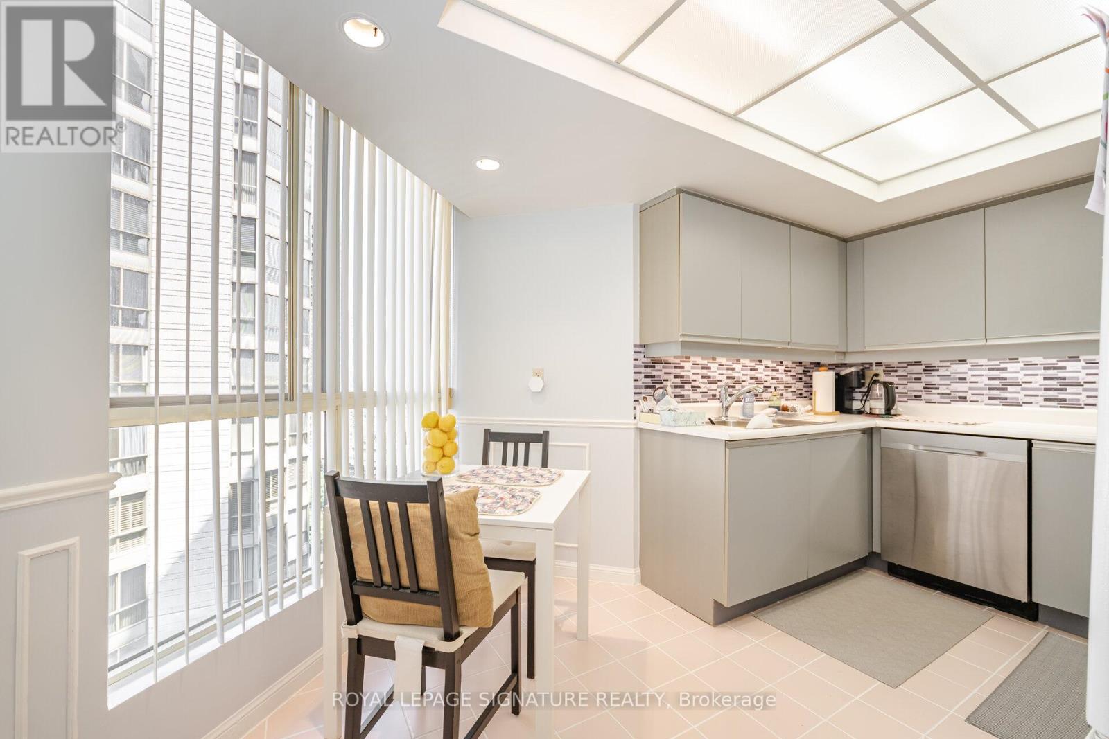 Photo 23 of 1501 55 Kingsbridge Garden Circle, Mississauga ON