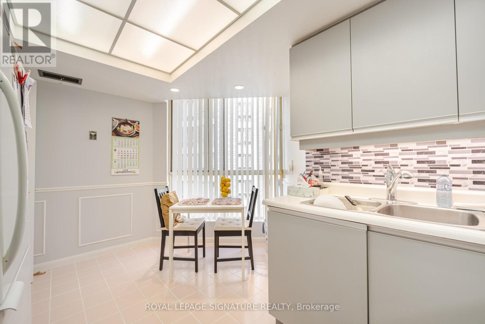 Photo 18 of 1501 55 Kingsbridge Garden Circle, Mississauga ON