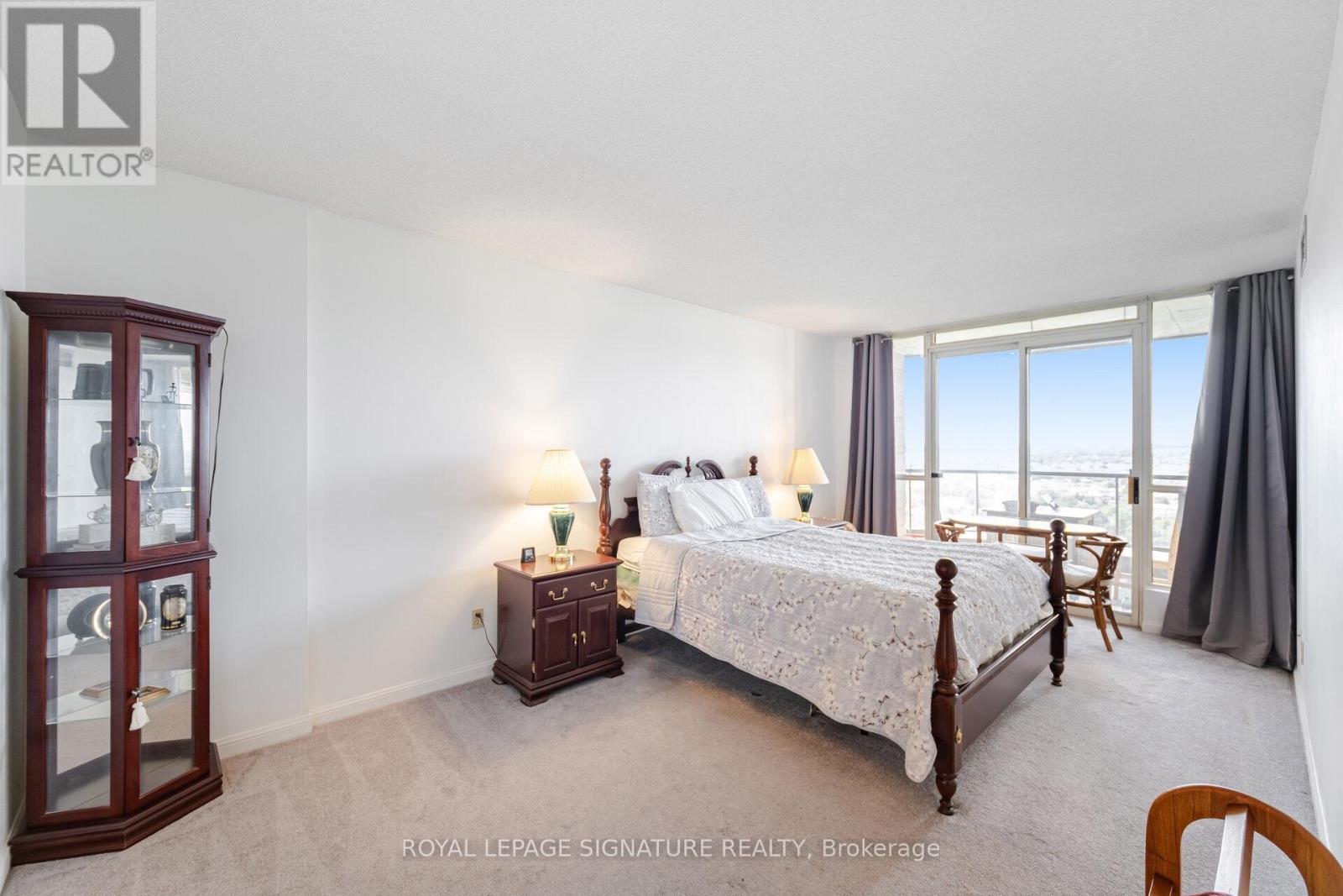 Photo 9 of 1501 55 Kingsbridge Garden Circle, Mississauga ON