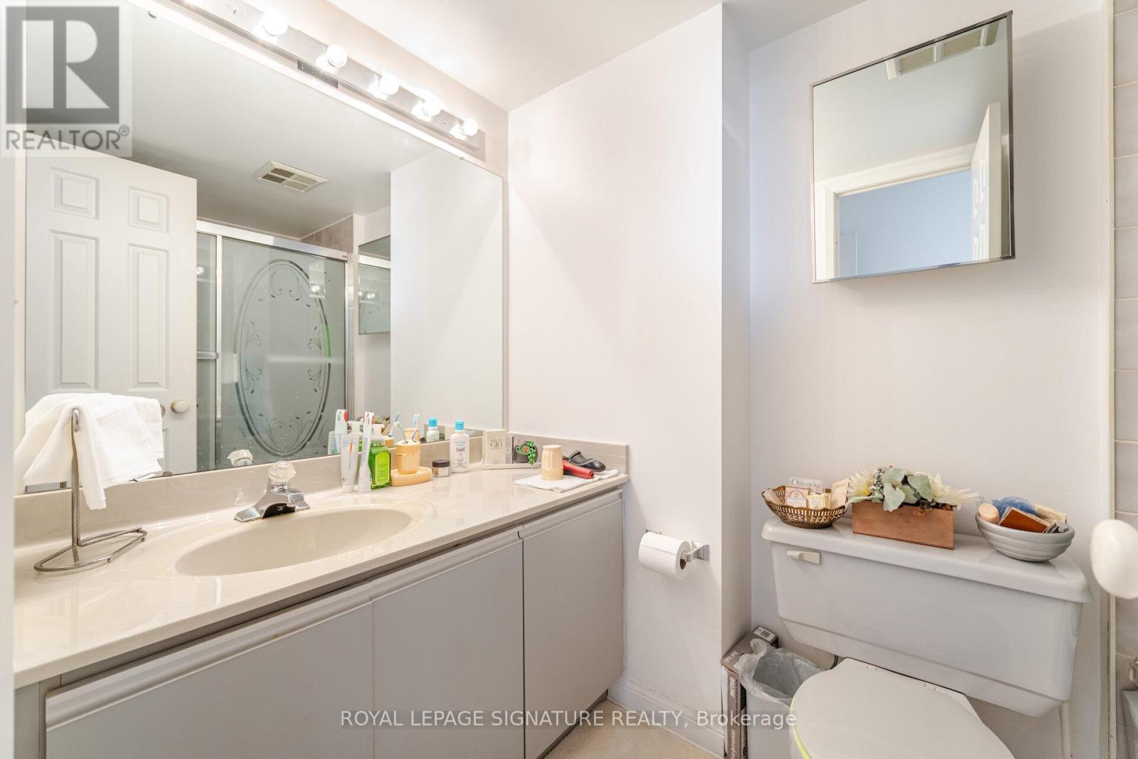 Photo 10 of 1501 55 Kingsbridge Garden Circle, Mississauga ON