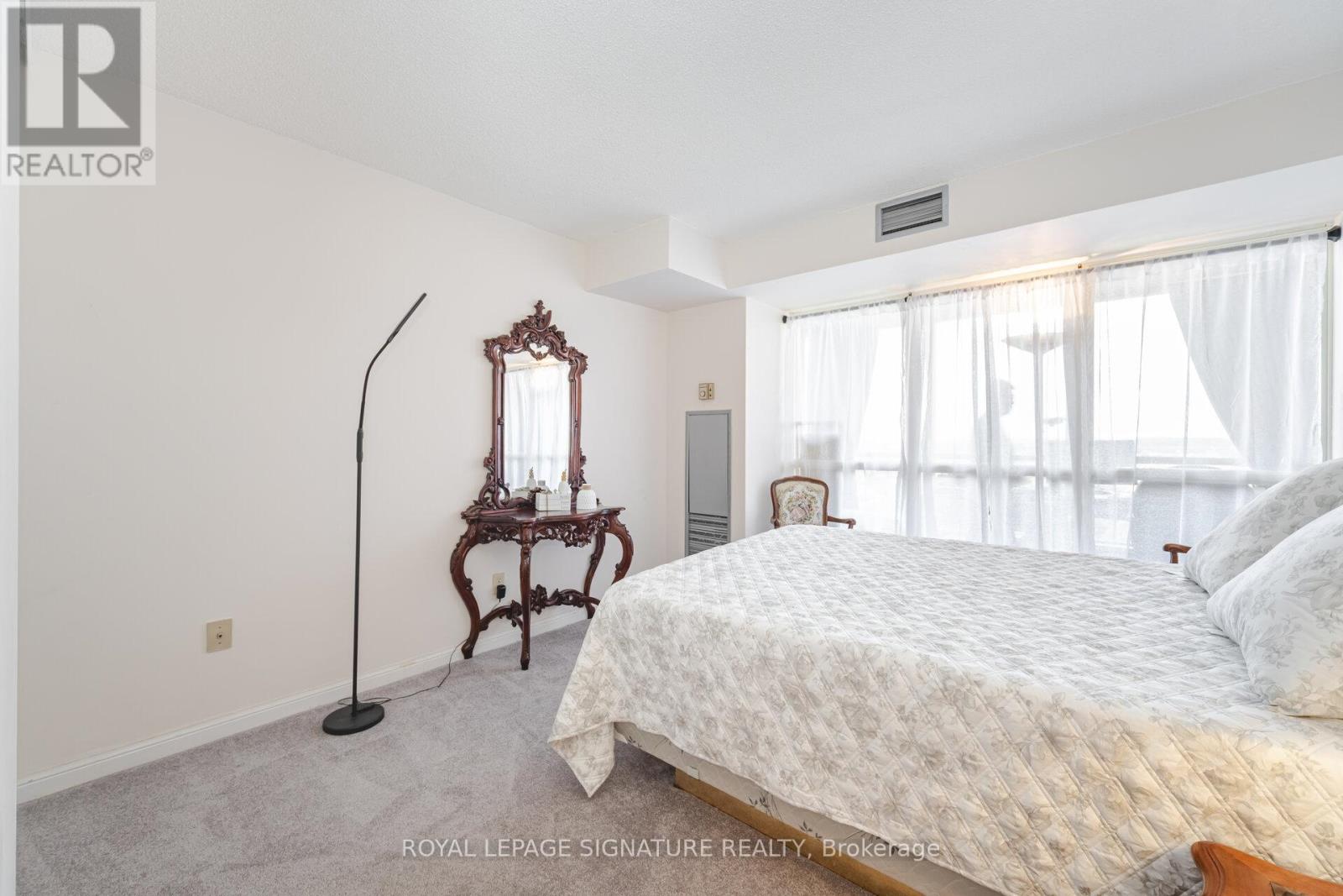Photo 45 of 1501 55 Kingsbridge Garden Circle, Mississauga ON