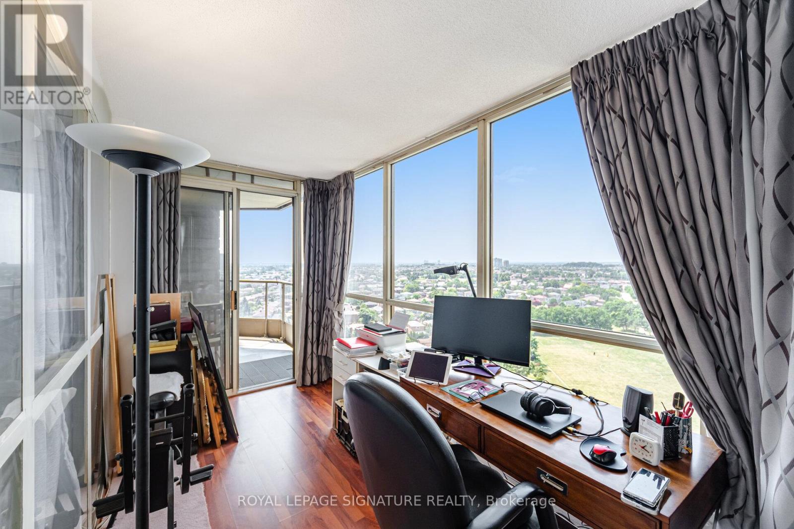 Photo 5 of 1501 55 Kingsbridge Garden Circle, Mississauga ON