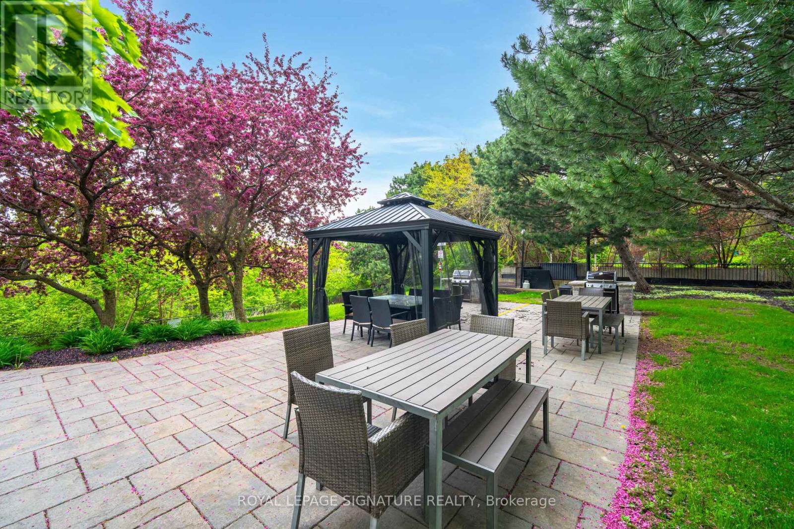 Photo 14 of 1501 55 Kingsbridge Garden Circle, Mississauga ON