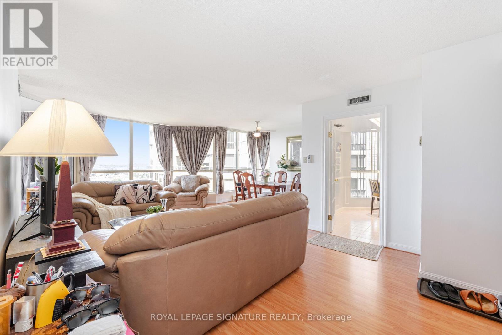 Photo 7 of 1501 55 Kingsbridge Garden Circle, Mississauga ON
