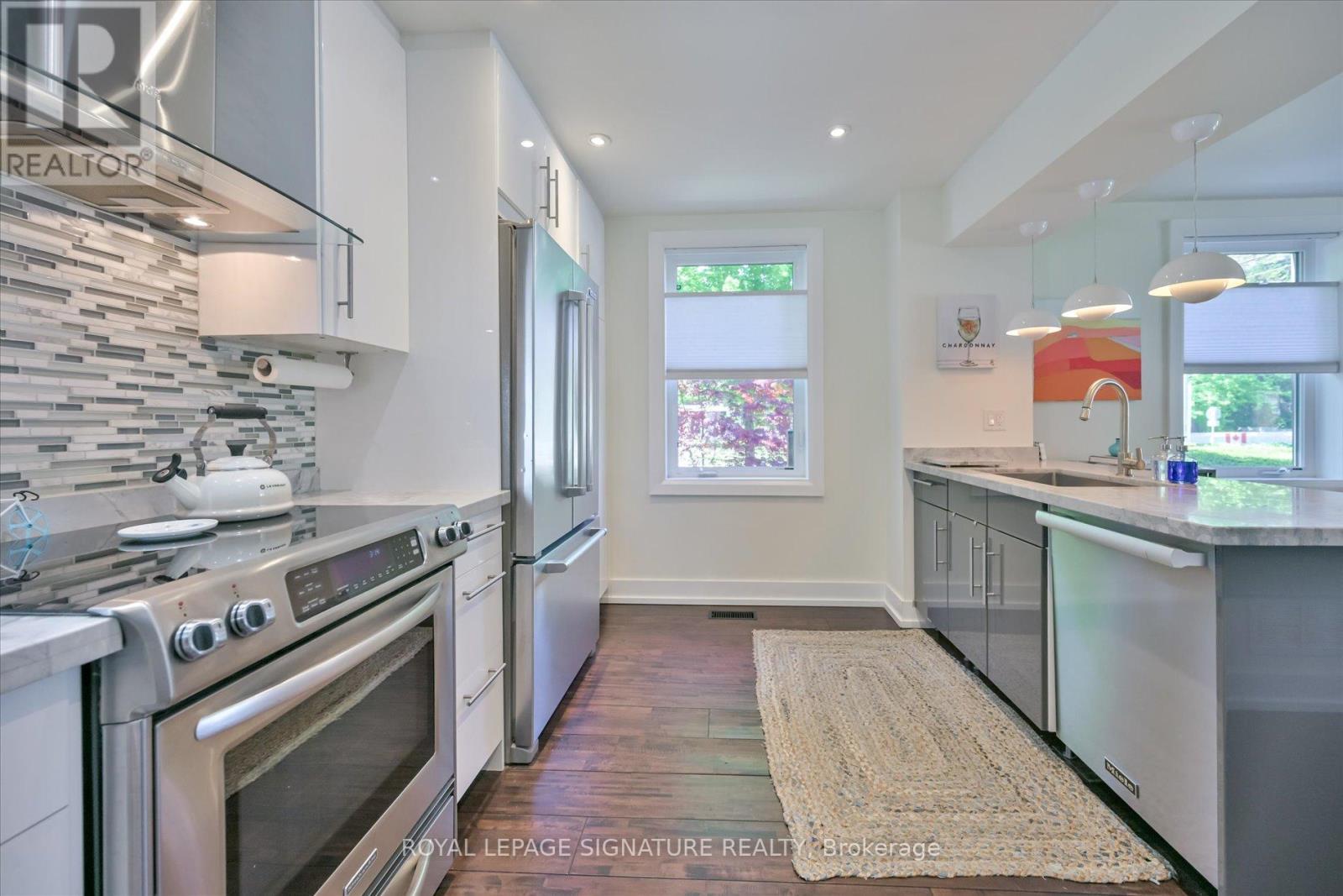 Photo 11 of 386 Allan Street, Oakville ON