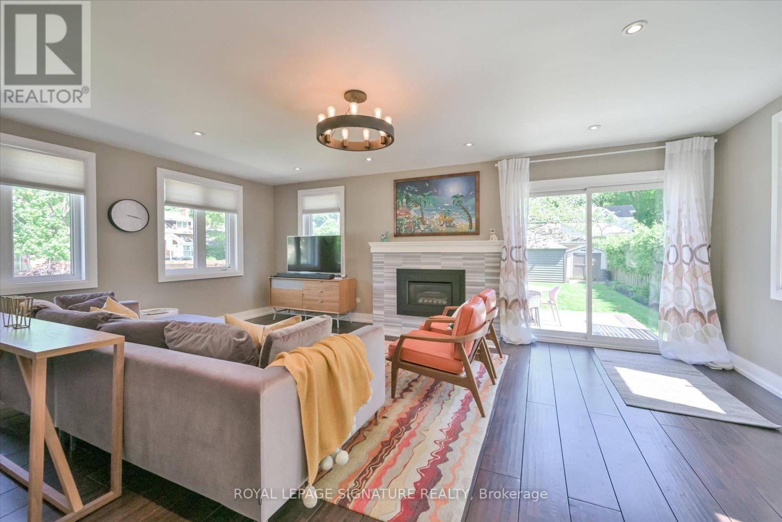 Photo 17 of 386 Allan Street, Oakville ON