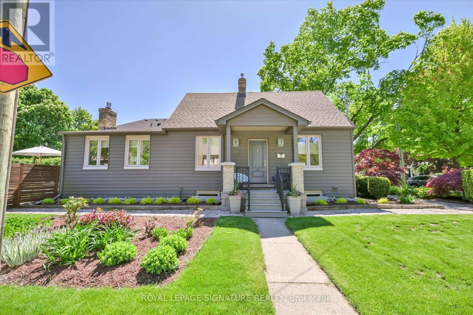 Photo 7 of 386 Allan Street, Oakville ON