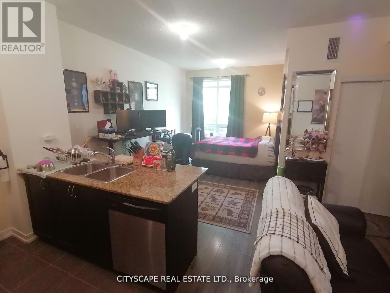 Photo 4 of 103 816 Lansdowne Avenue, Toronto ON