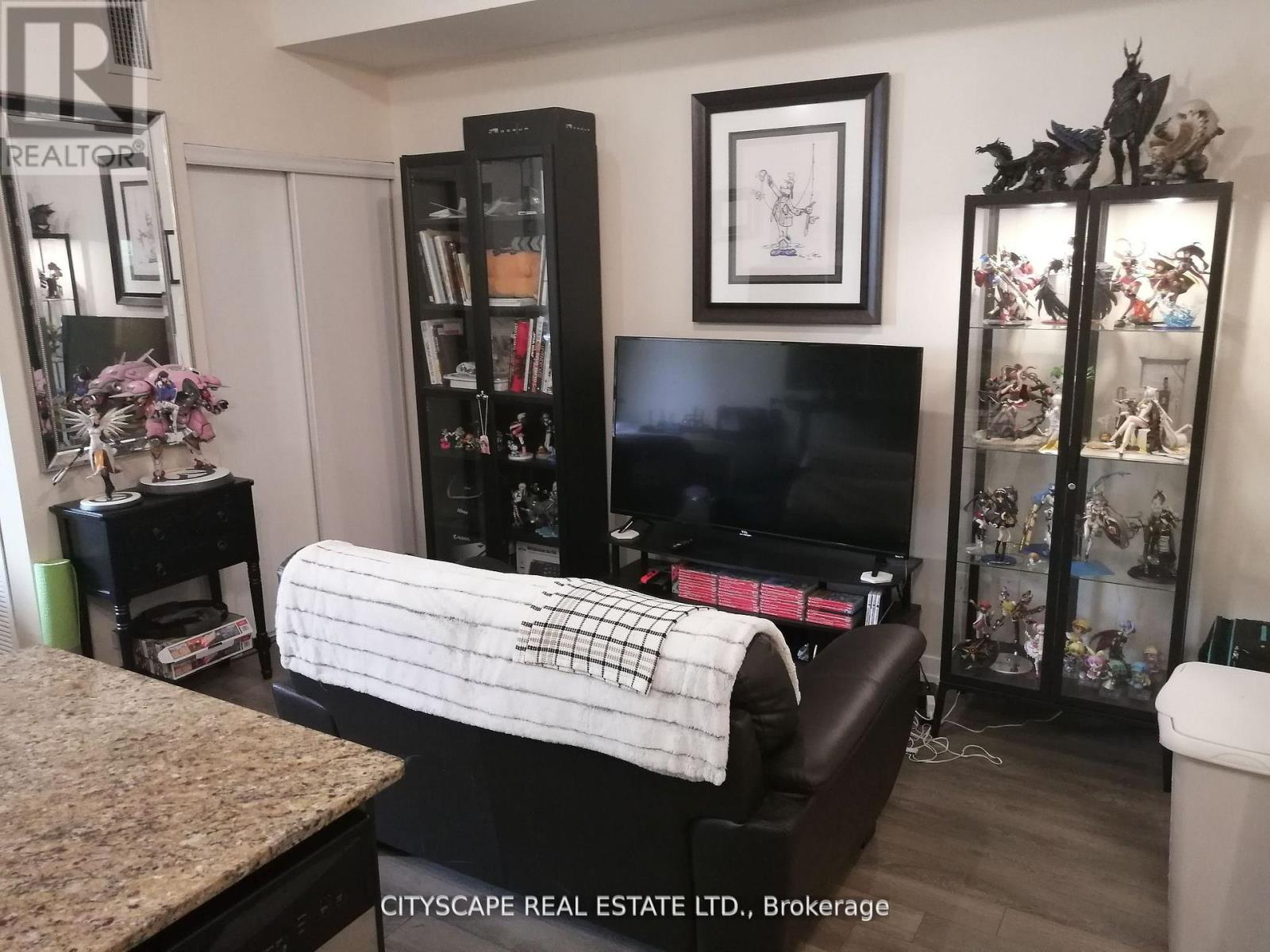 Photo 5 of 103 816 Lansdowne Avenue, Toronto ON