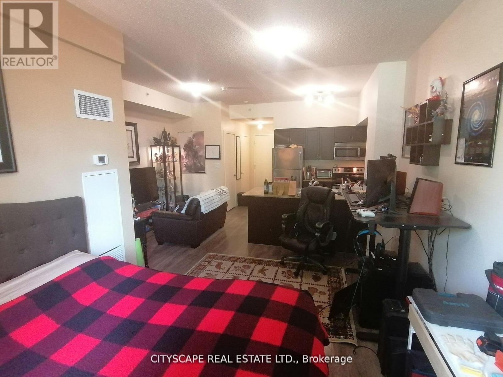 Photo 7 of 103 816 Lansdowne Avenue, Toronto ON