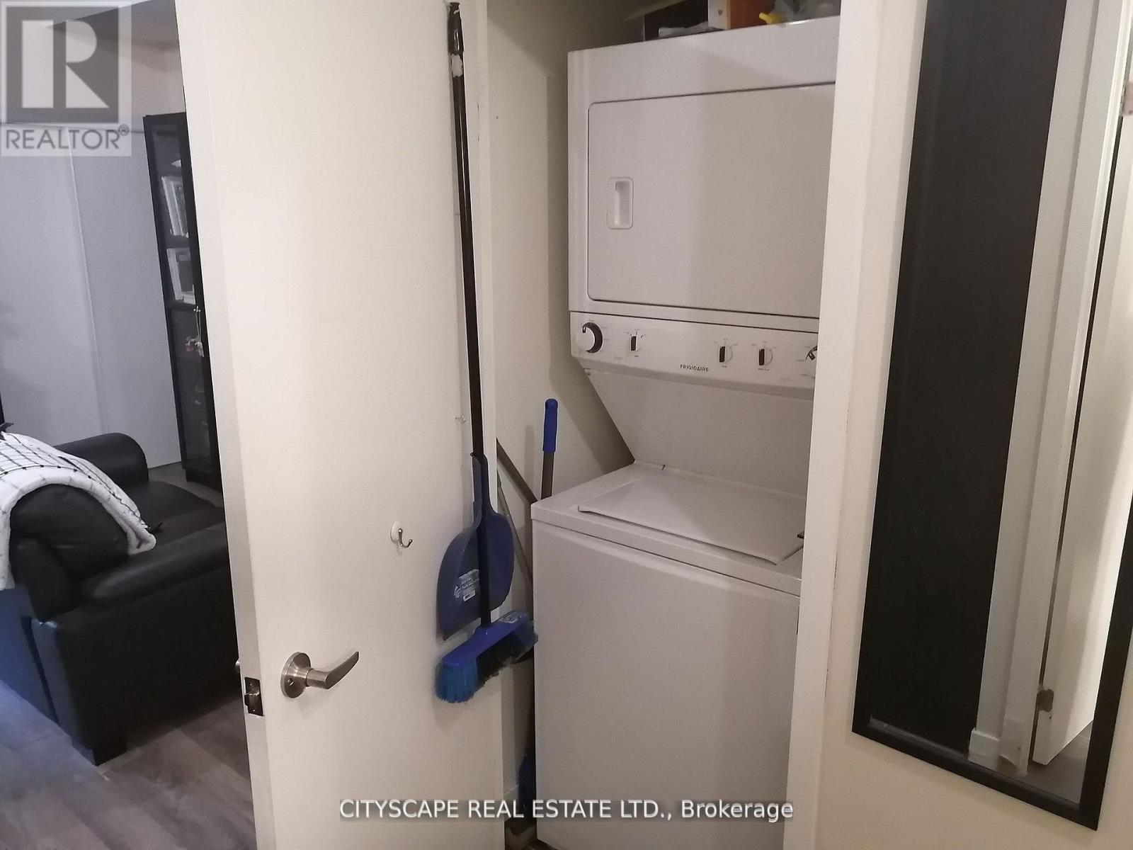 Photo 9 of 103 816 Lansdowne Avenue, Toronto ON
