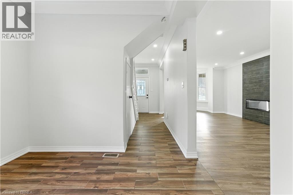 Photo 16 of 192 Brant Avenue, Brantford ON