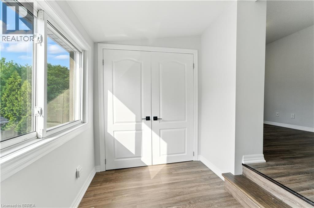 Photo 28 of 192 Brant Avenue, Brantford ON