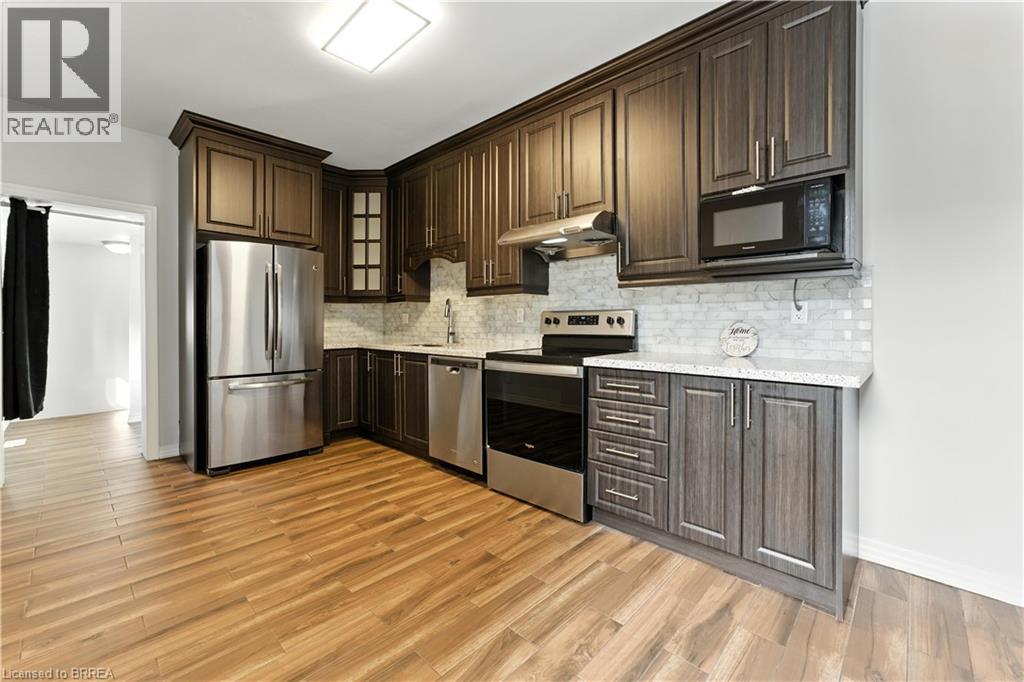 Photo 18 of 192 Brant Avenue, Brantford ON