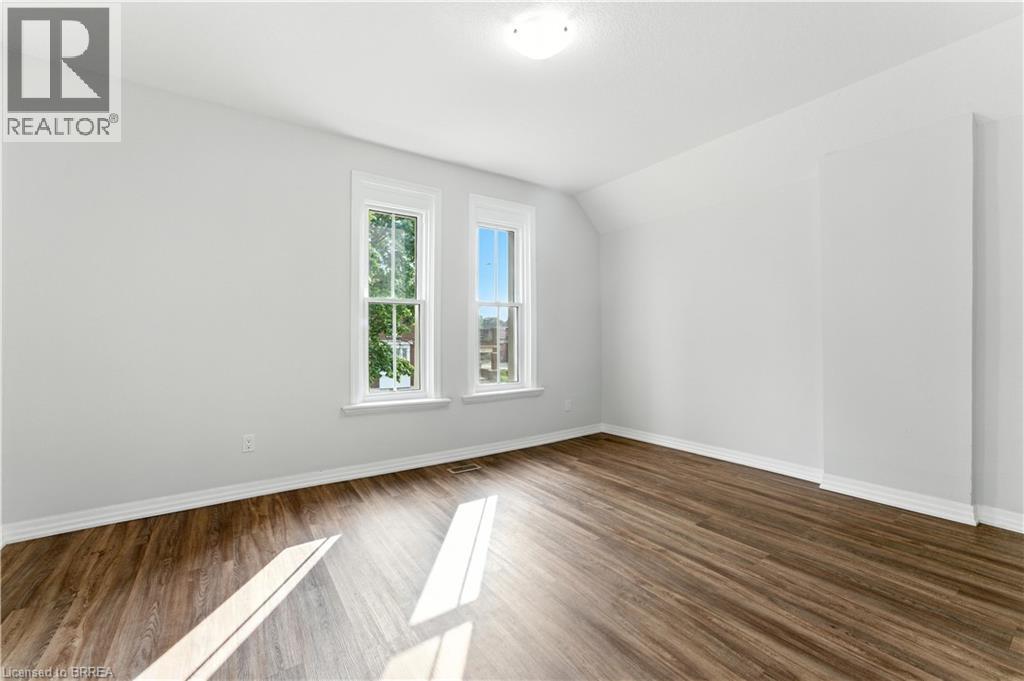 Photo 24 of 192 Brant Avenue, Brantford ON