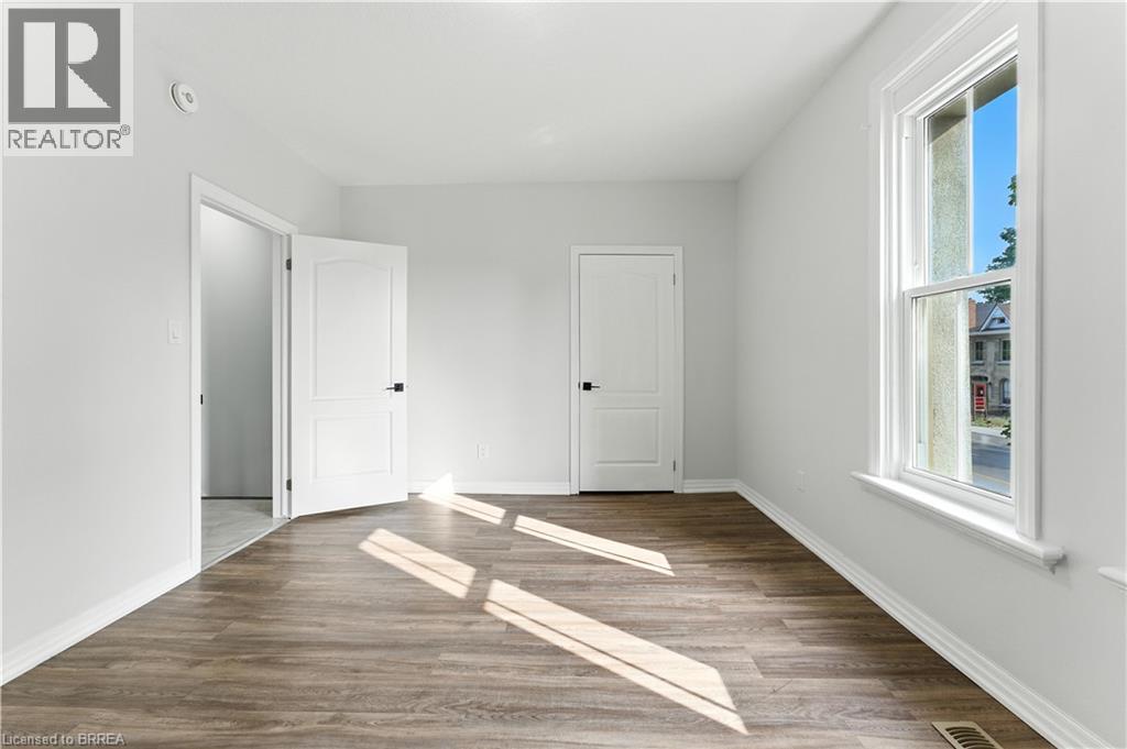 Photo 25 of 192 Brant Avenue, Brantford ON