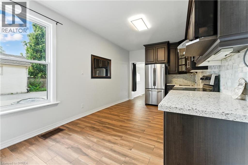 Photo 17 of 192 Brant Avenue, Brantford ON