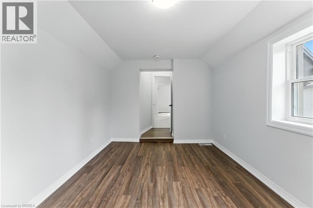 Photo 32 of 192 Brant Avenue, Brantford ON