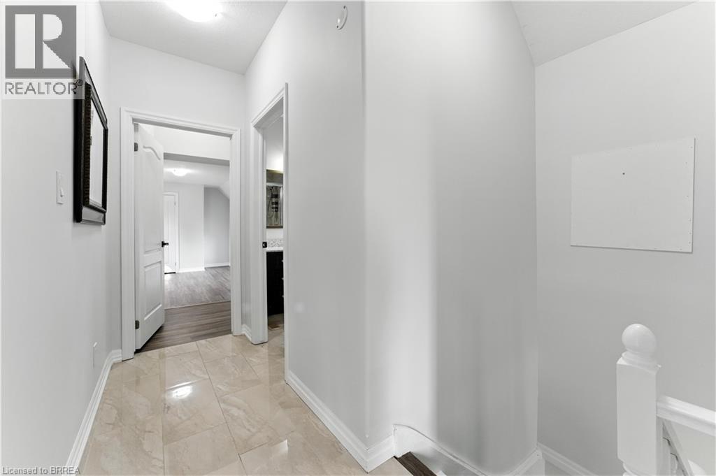 Photo 33 of 192 Brant Avenue, Brantford ON