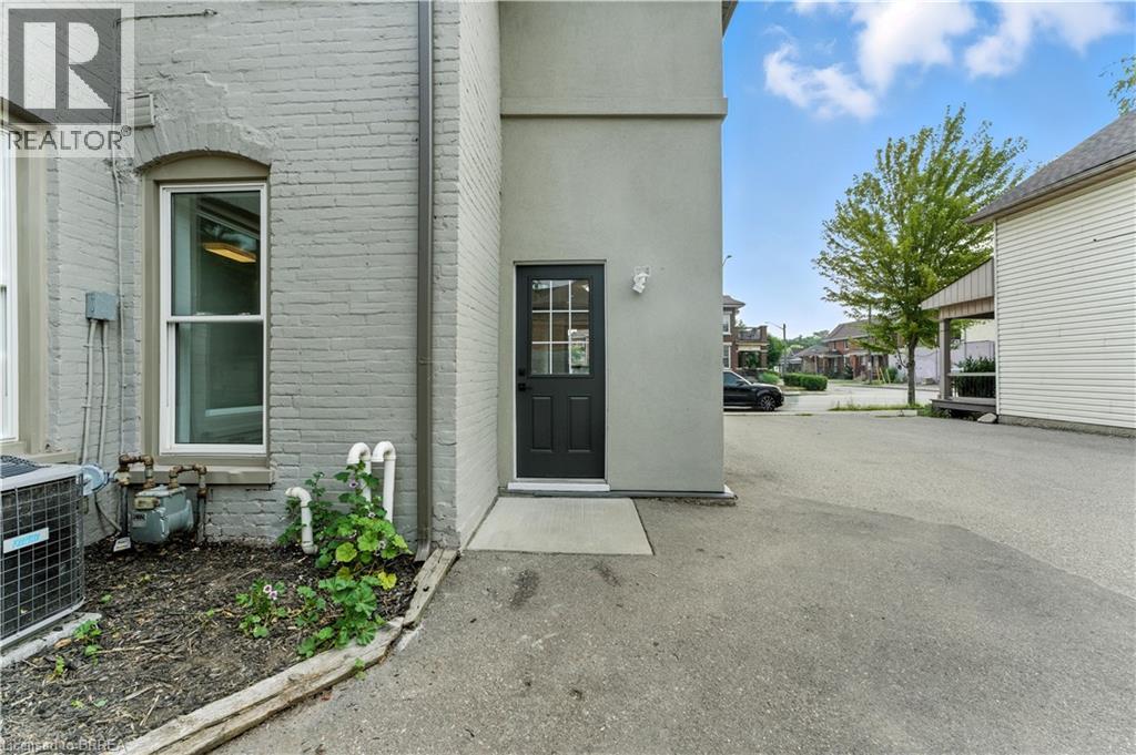 Photo 44 of 192 Brant Avenue, Brantford ON