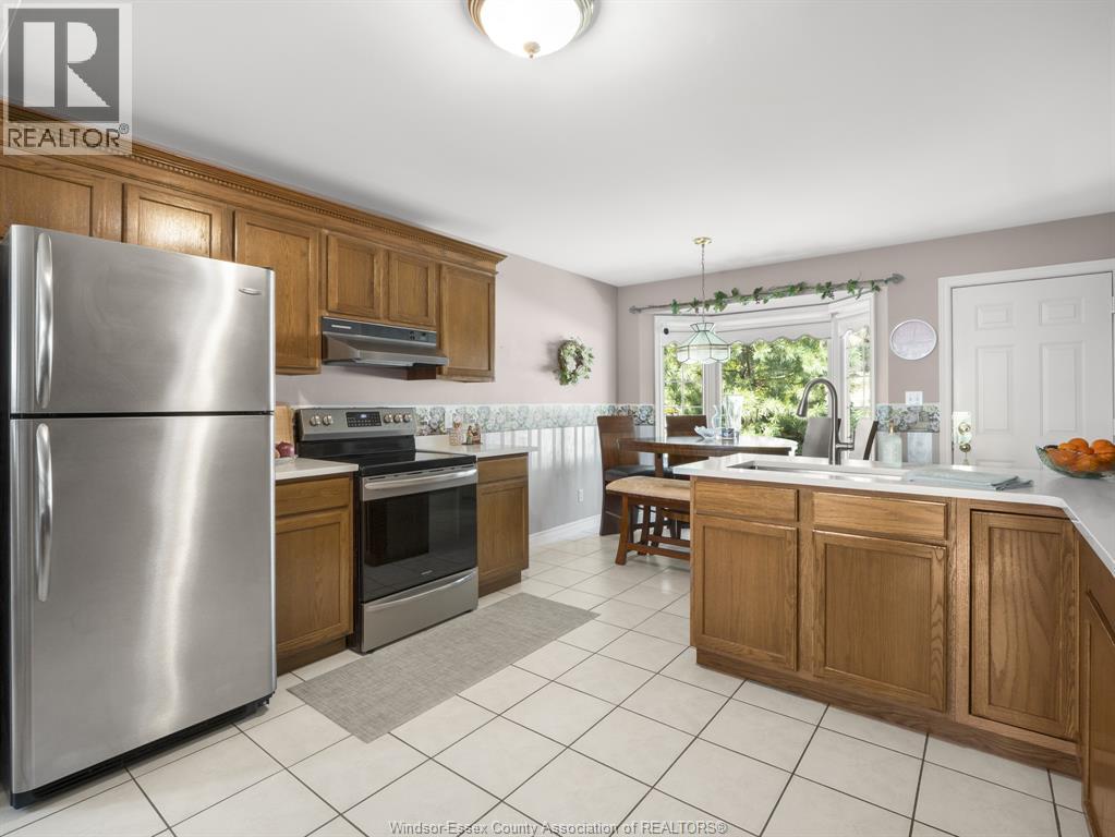 Photo 11 of 4832 Southwood Lakes Boulevard, Windsor ON