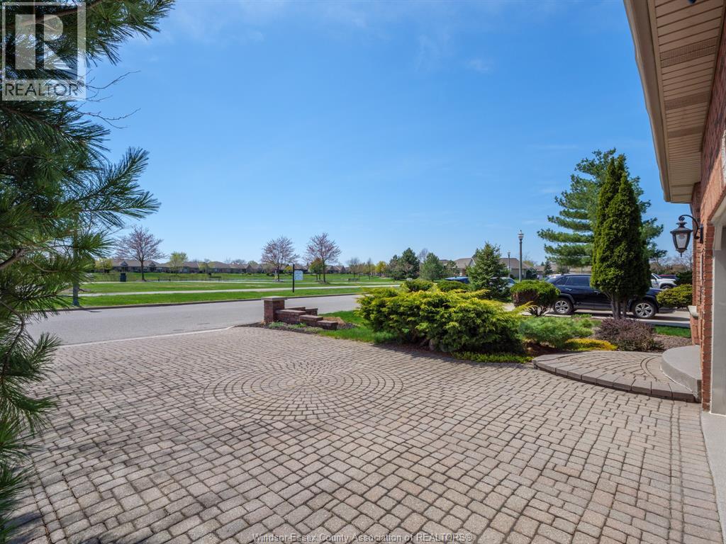 Photo 4 of 4832 Southwood Lakes Boulevard, Windsor ON