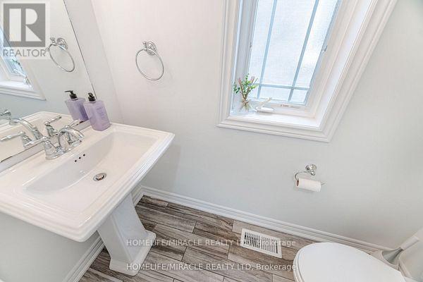 Photo 19 of 24 Kingsborough Drive, Hamilton ON