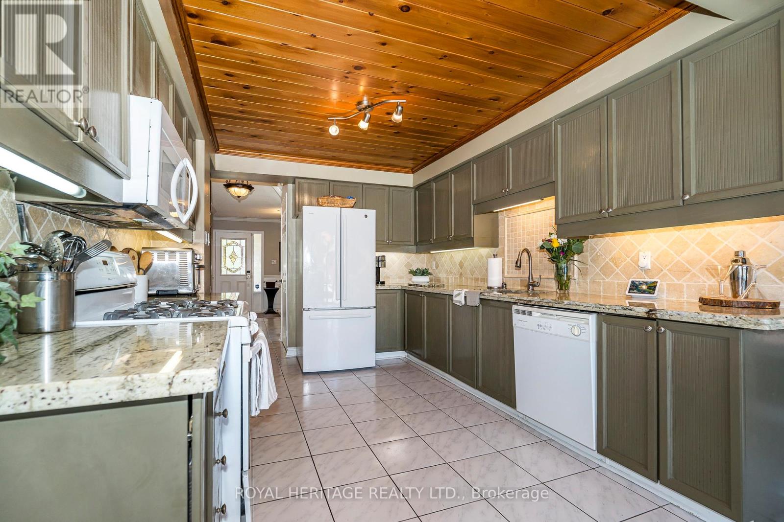 Photo 12 of 756 Stonepath Circle, Pickering ON