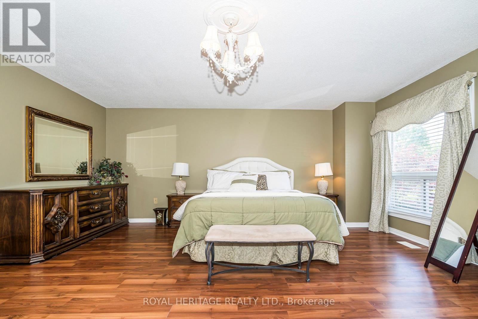 Photo 18 of 756 Stonepath Circle, Pickering ON