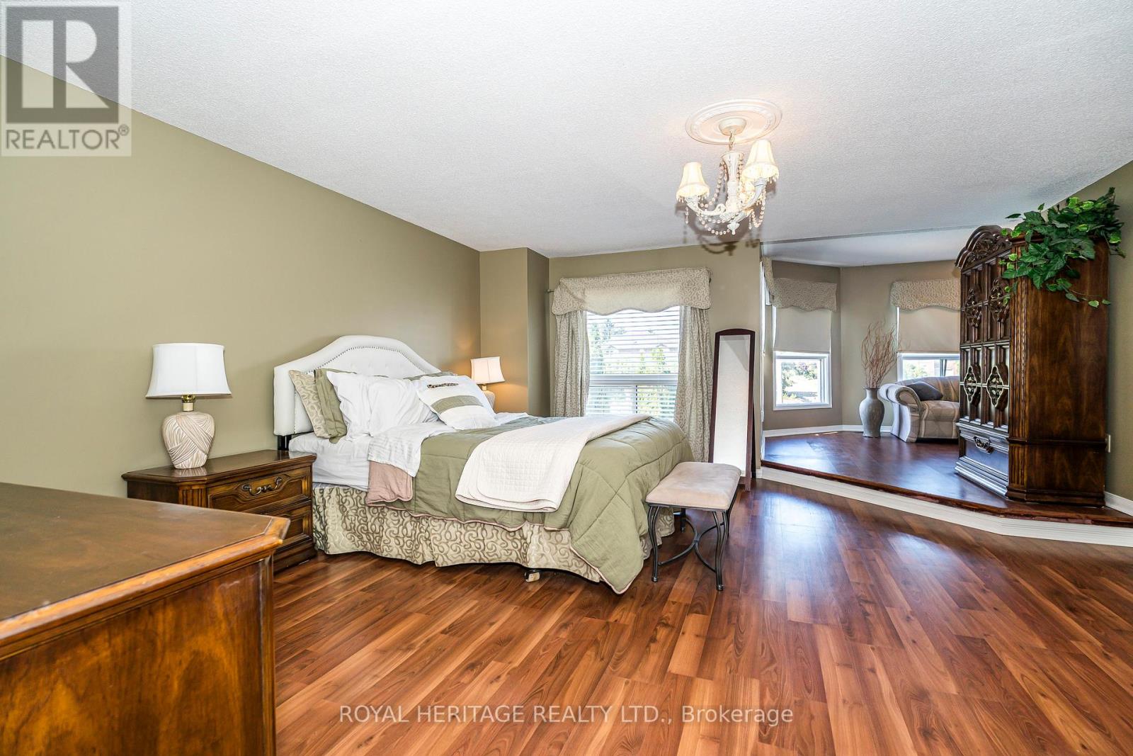 Photo 19 of 756 Stonepath Circle, Pickering ON