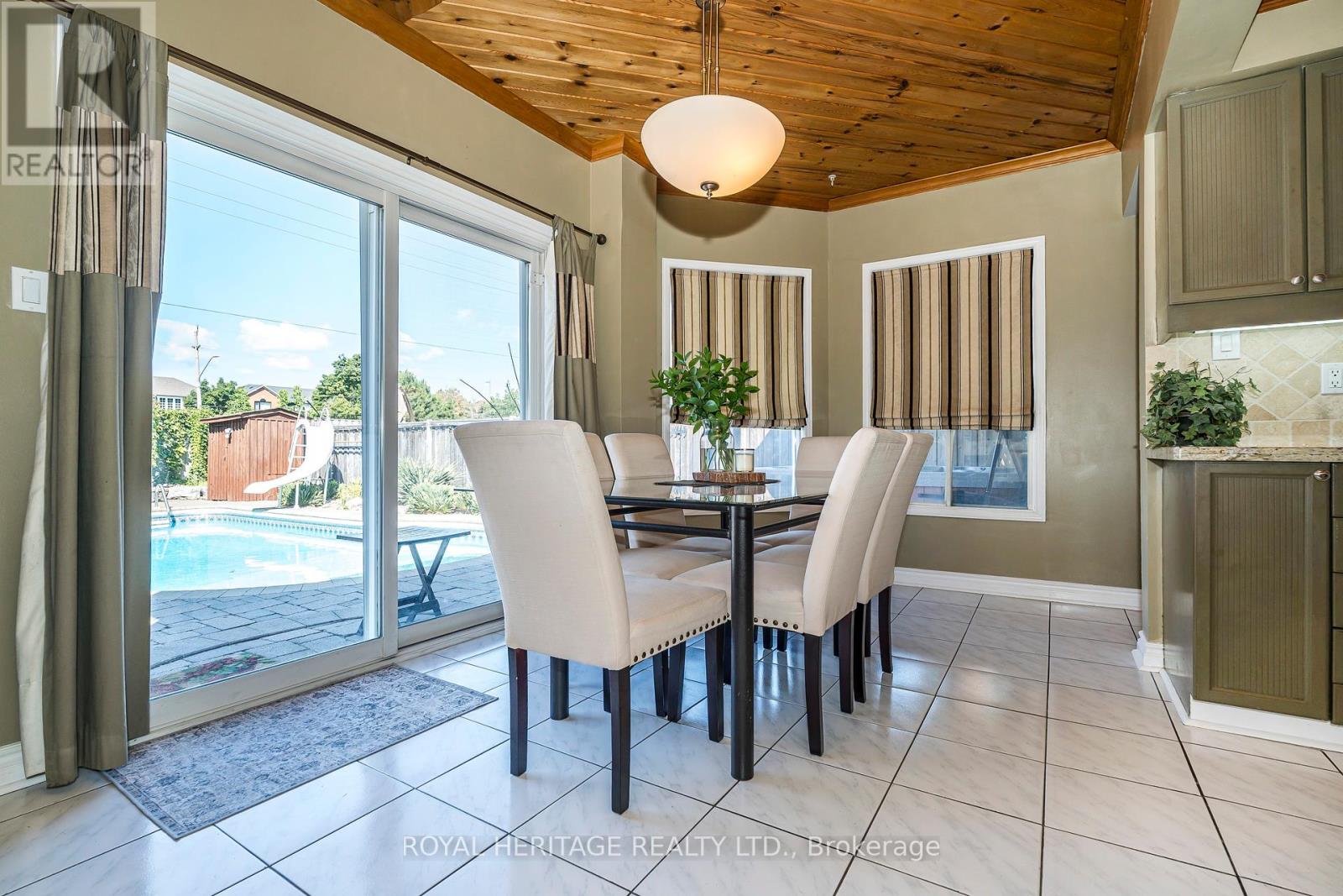 Photo 14 of 756 Stonepath Circle, Pickering ON