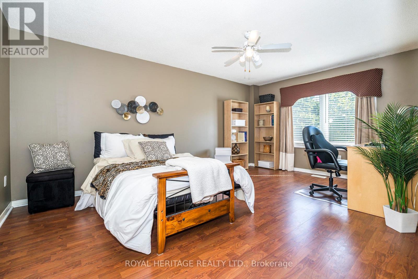 Photo 25 of 756 Stonepath Circle, Pickering ON