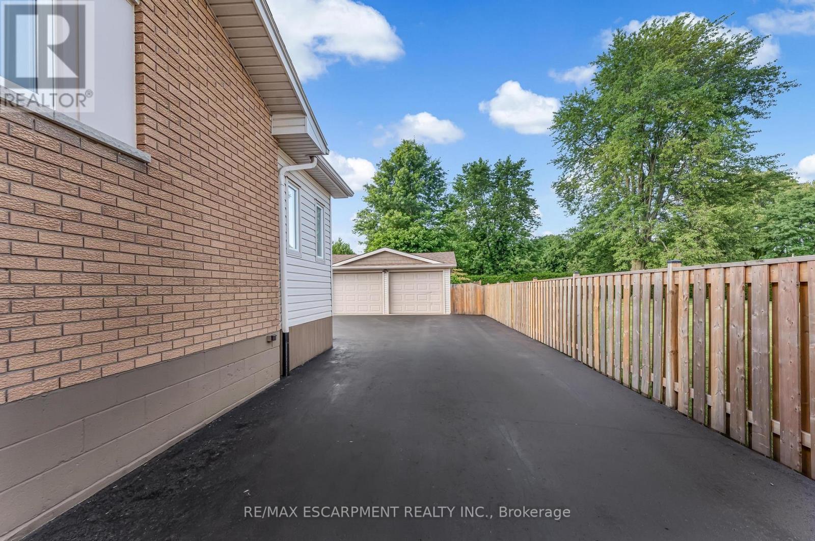 Photo 13 of 9924 Dickenson Road, Hamilton ON