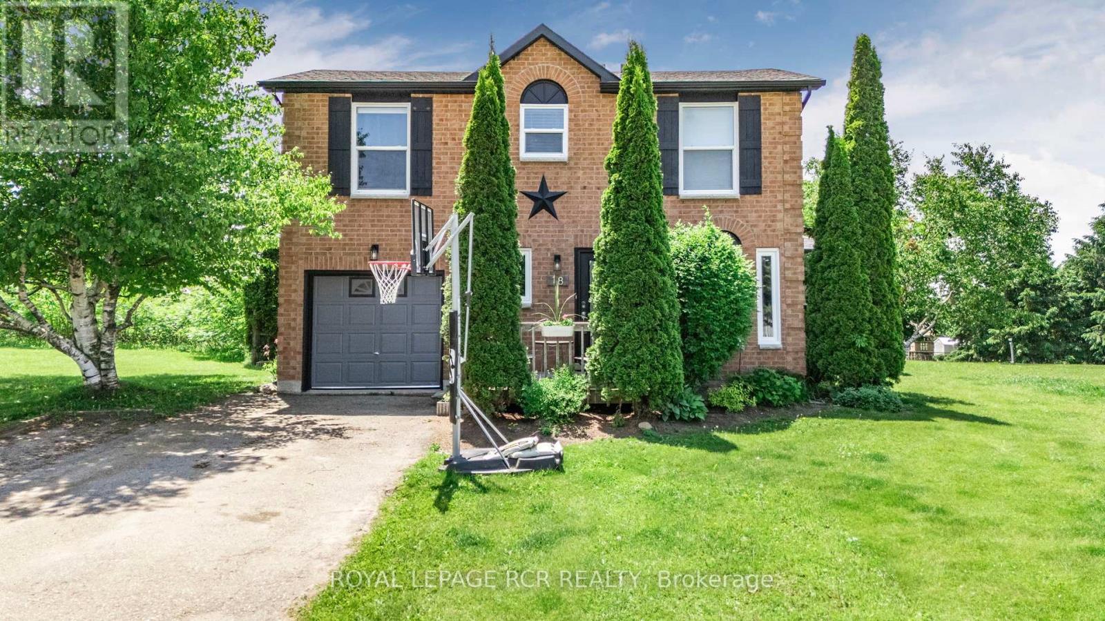 Photo 2 of 18 Peter Street, Amaranth ON