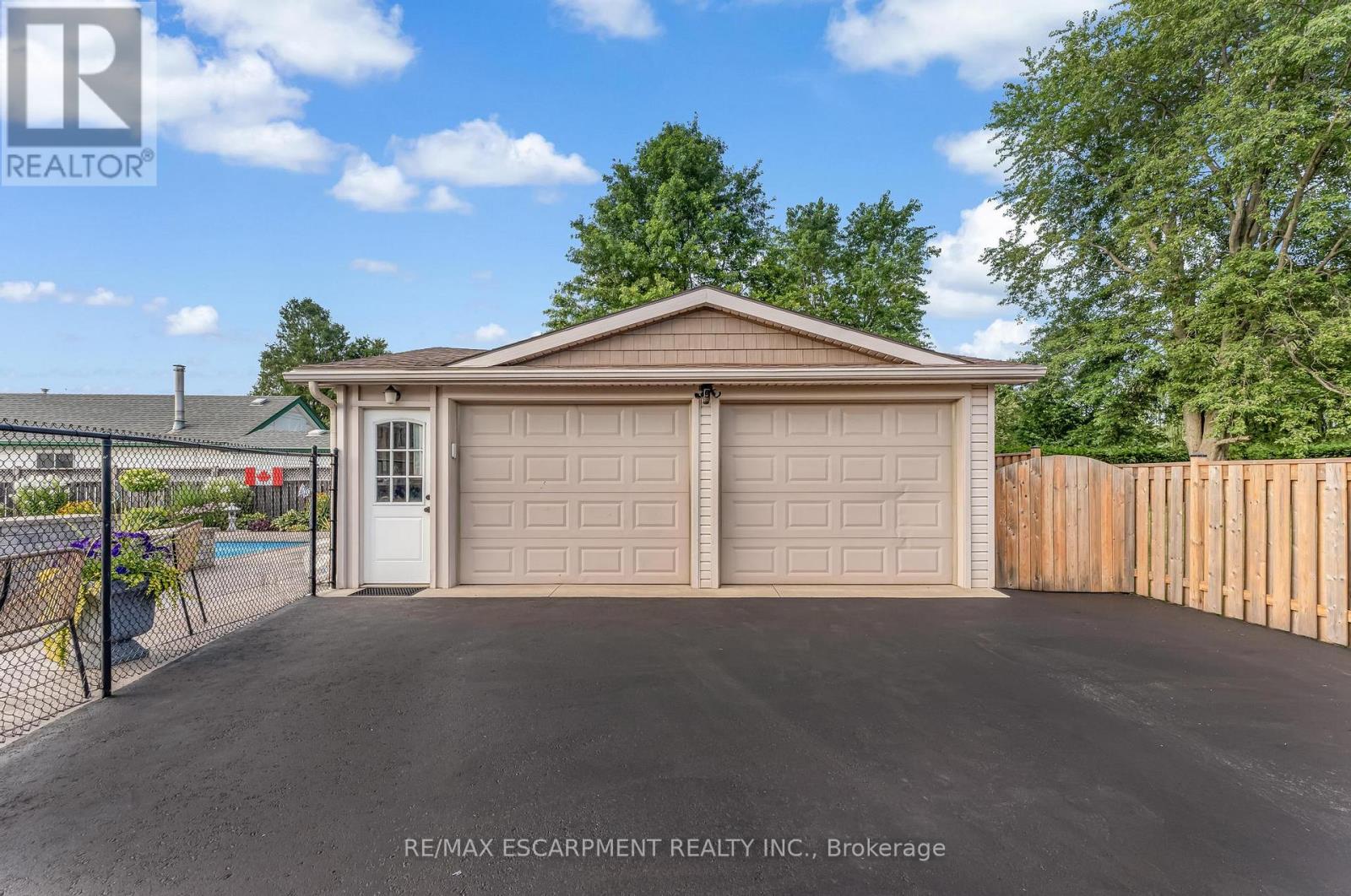 Photo 32 of 9924 Dickenson Road, Hamilton ON