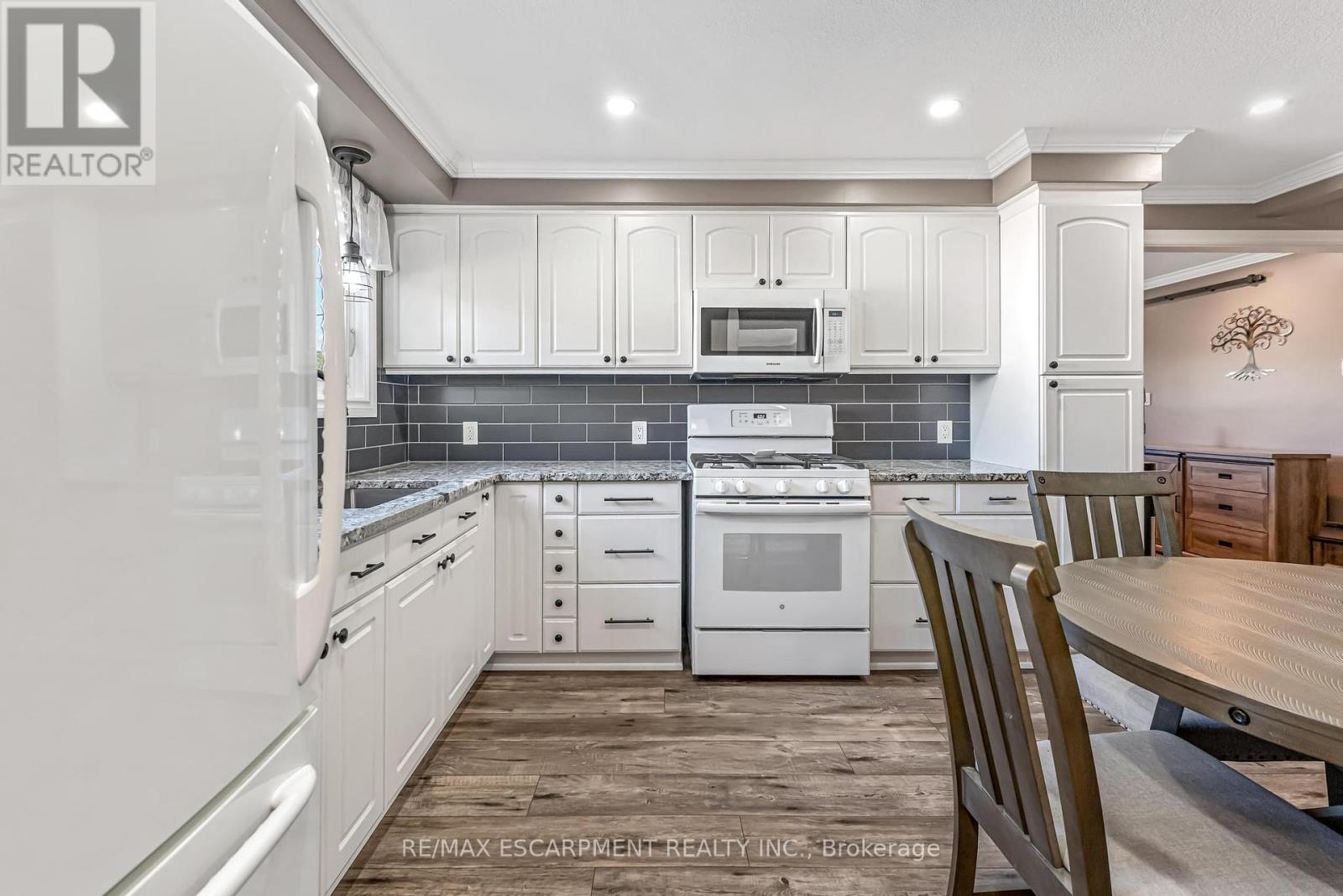 Photo 16 of 9924 Dickenson Road, Hamilton ON