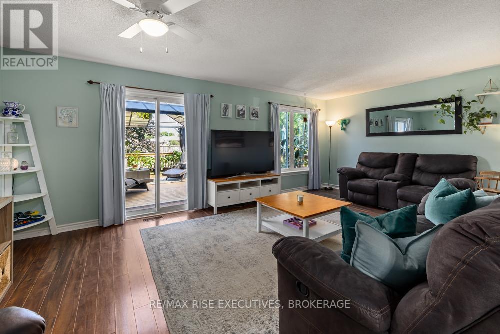 Photo 35 of 105 Mckeown Crescent, Loyalist ON