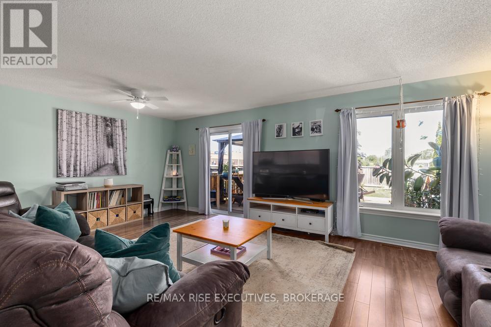 Photo 31 of 105 Mckeown Crescent, Loyalist ON