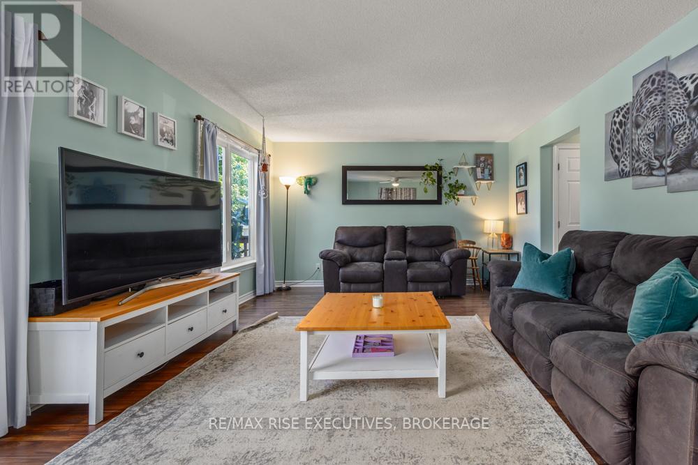 Photo 33 of 105 Mckeown Crescent, Loyalist ON