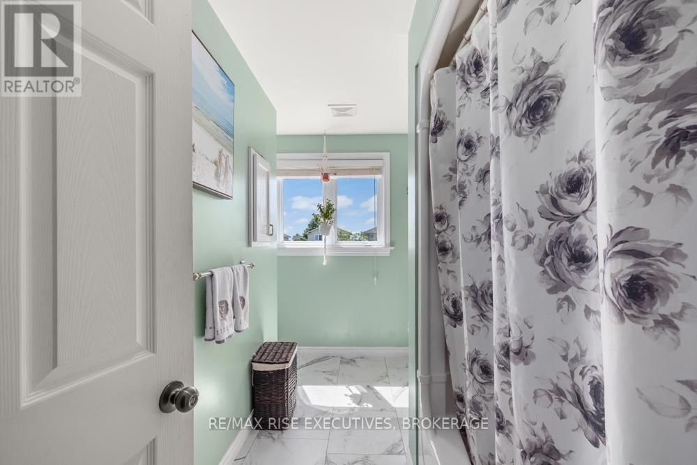 Photo 5 of 105 Mckeown Crescent, Loyalist ON