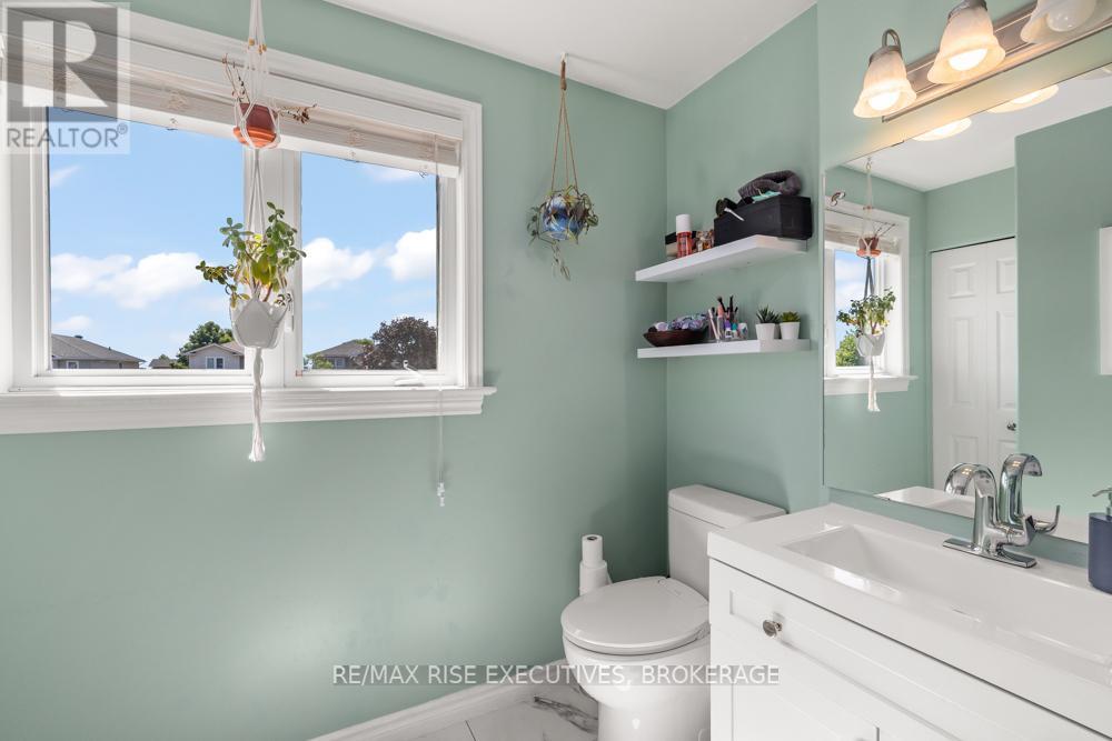 Photo 30 of 105 Mckeown Crescent, Loyalist ON