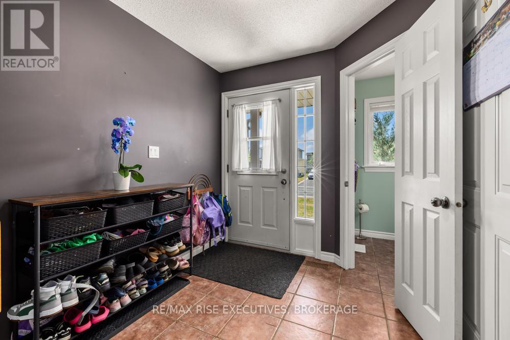 Photo 29 of 105 Mckeown Crescent, Loyalist ON