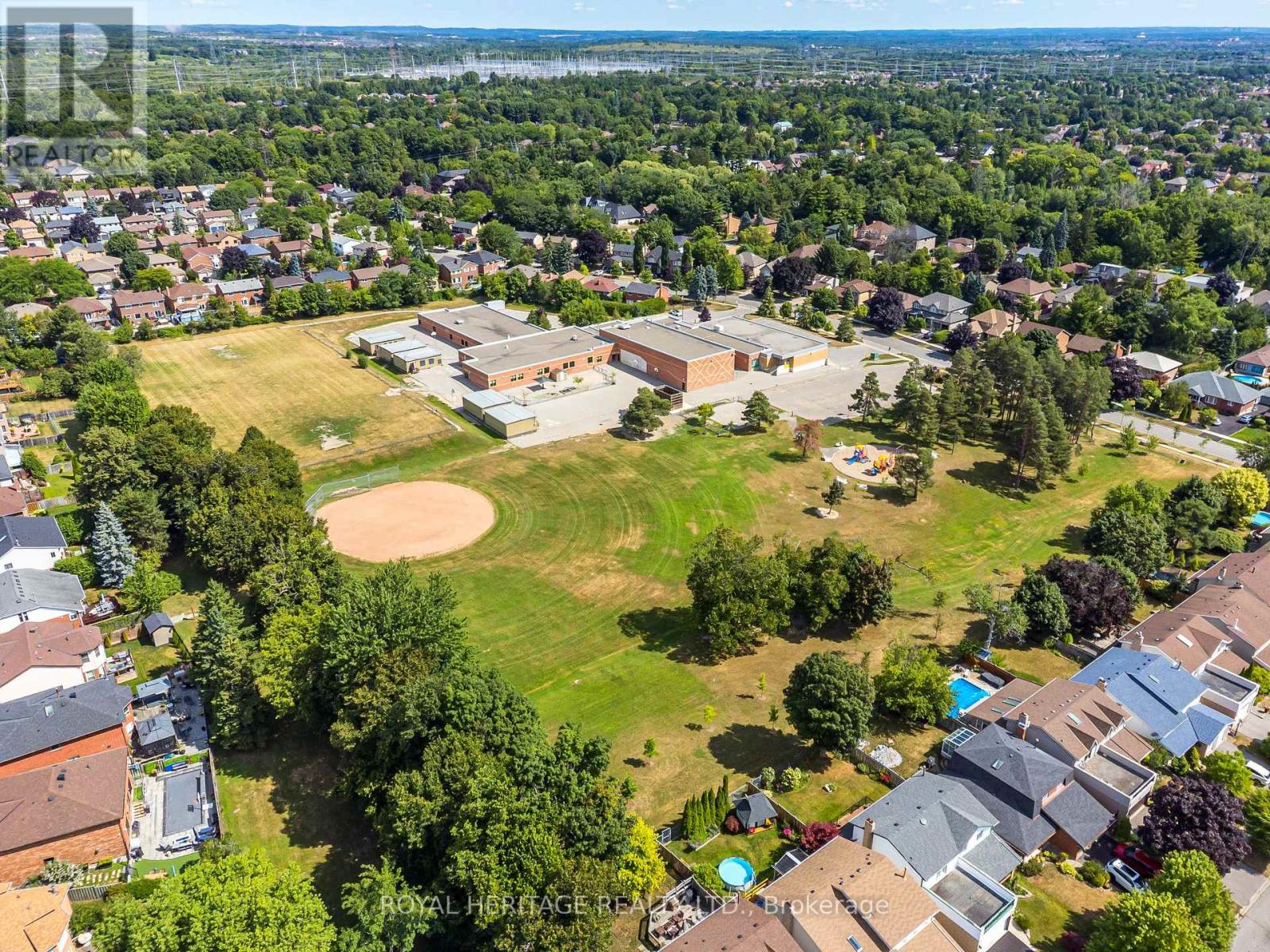 Photo 48 of 756 Stonepath Circle, Pickering ON